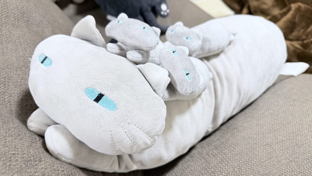 グレーのデコネコたち